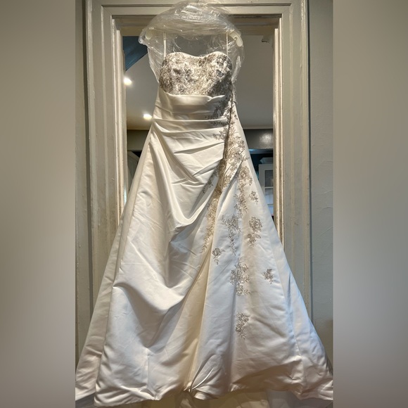 David’s Bridal - Picture 2 of 12